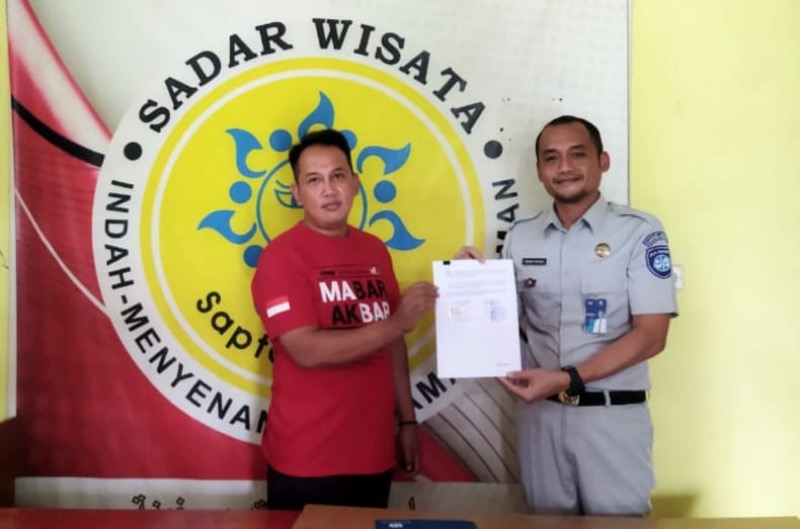 Penandatanganan perjanjian kerja sama (PKS) di lakukan Kepala Perwakilan Purwakarta Anung Sigit Priyono didampingi PJ Teknik Nano Sutikno dengan Ketua Gapartel Waduk Carita Hendrawan. Foto: istimewa.