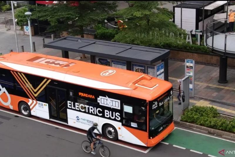 Arsip foto - BUMD DKI, TransJakarta memiliki 30 unit bus listrik di Jakarta, Kamis (15/9/2022). ANTARA/Dewa Ketut Sudiarta Wiguna