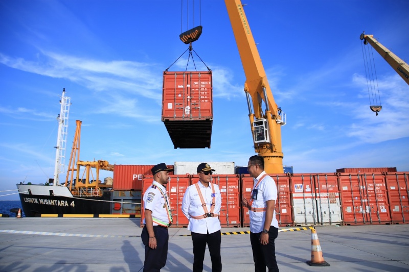 Muatan tol laut dengan kapal Pelni di Pelabuhan Patimban