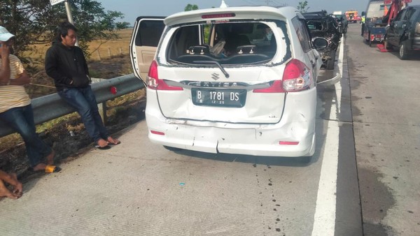 Kecelakaan maut beruntun di Tol Pejagan-Pemalang Km 253, Brebes, Minggu (18/9/2022). (Foto: dok Polda Jateng) 