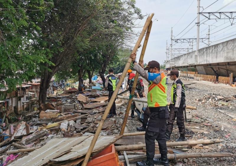 Pasca Penertiban, Daop 1 Jakarta Terus Lakukan Operasi Pengamanan Aset Kawasan Gunung Antang.