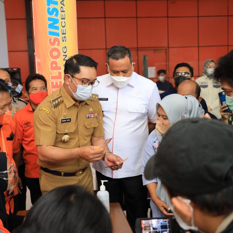 Kedatangan Gubernur Jawa Barat Ridwan Kamil di Kantor Pos Kota Bekasi dalam rangka Pemberian BLT ke Masyarakat Kota Bekasi, Selasa (20/9/2022). Foto: istimewa.