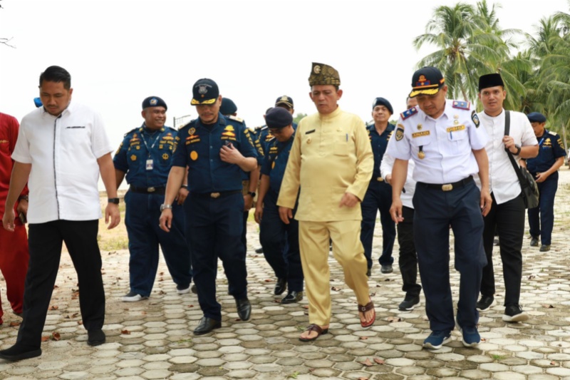 Gunernur Kepri dengan busana Melayu tiba di KSOP Tg Balai Karimun
