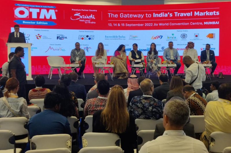 Suasana industri pariwisata dalam ajang Outbound Travel Mart (OTM) 2022 di Jio World Convention Centre, Mumbai, India.
