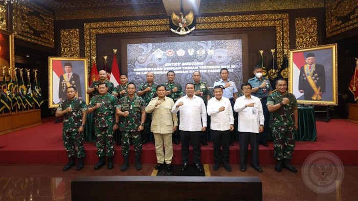 Prabowo didampingi Panglima TNI dan KSAL di BPK.