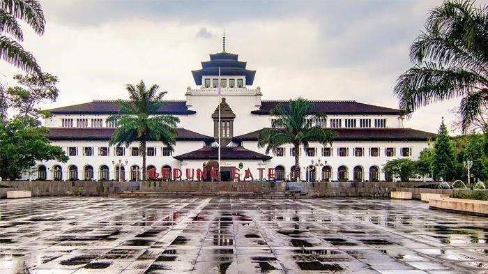 Gedung Sate, salah satu ikon Kota Bandung.