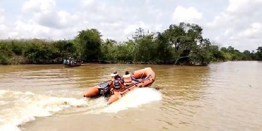 Tim SAR melakukan pencarian korban. (Dok. Basarnas Jambi)