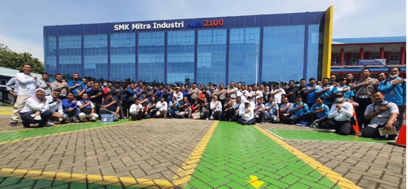 Jasa Raharja menghadiri kegiatan Safety Riding di SMK Industri MM2100 Cikarang Barat, Kabupaten Bekasi, Senin (26/9/2022).