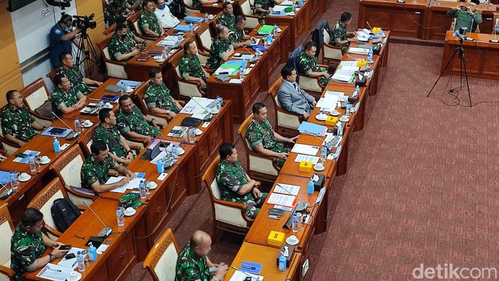  Rapat Panglima TNI hingga KSAD bersama Prabowo di Komisi I DPR.