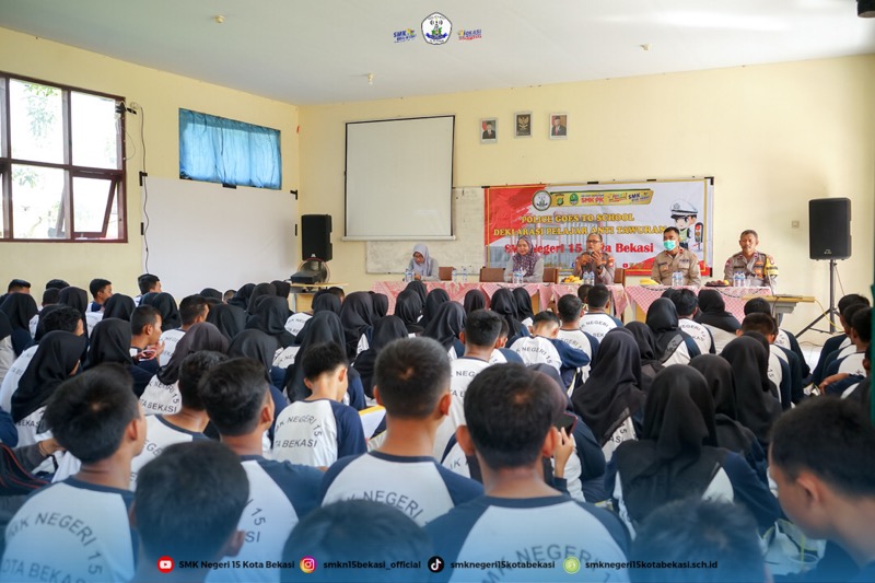 Polres Metro Bekasi Kota  bekerjasama dengan dinas Pendidkan Kota Bekasi melaksanakan Program Polri Go to schol. Foto: istimewa.