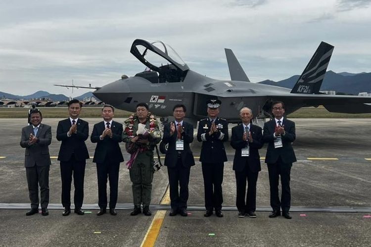 Wakil Menteri Pertahanan Muhammad Herindra saat menghadiri upacara perayaan penerbangan perdana KF-21 Boramae di Sacheon Air Base, Korea Selatan, Rabu (28/9/2022).