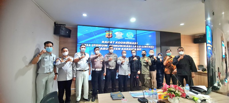 Jasa Raharja menghadiri Rapat Koordinasi Forum Keselamatan Lalu Lintas (FKLL) di aula kantor Polres Kabupaten Karawang, Kamis (29/9/2022). Foto: istimewa.