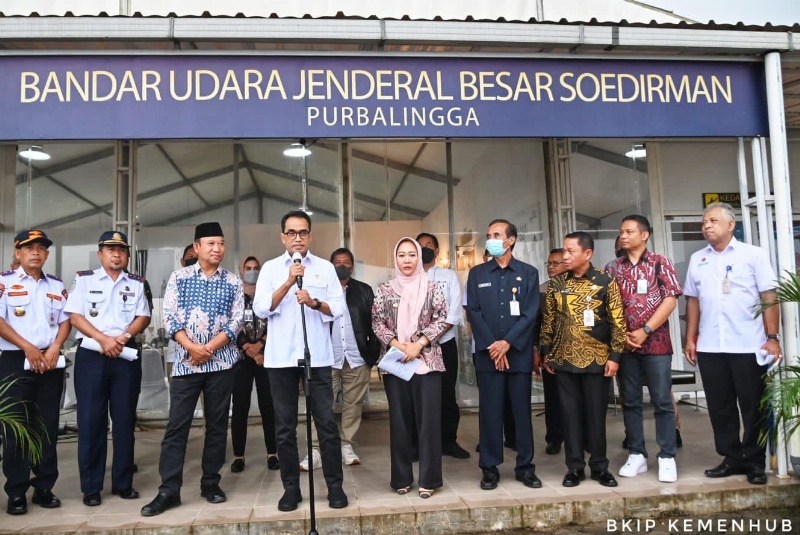 Menhub dan Bupati Purbalingga di Bandara JB Soedirman