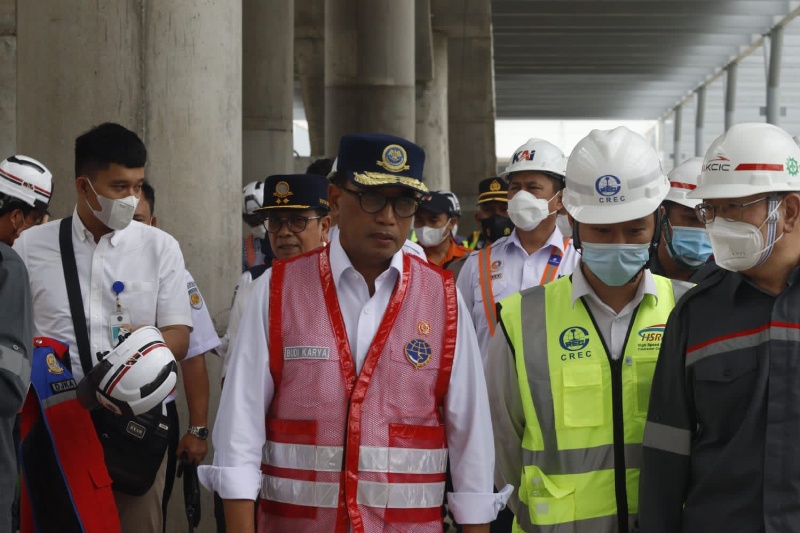 Menhub Budi Karya Sumadi saat meninjau proyek kereta cepat Jakarta-Bandung