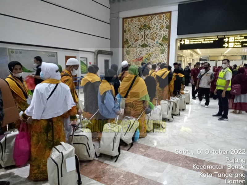 Penumpang jamaah umrah di Bandara Soetta