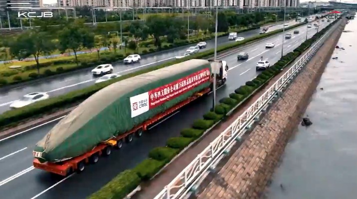 Pengiriman perdana rangkaian kereta cepat Jakarta-Bandung dari China.