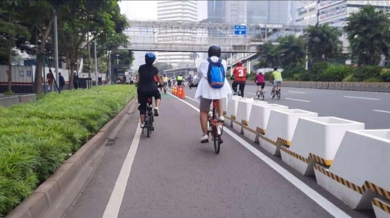 Pesepeda di Jalur Sepeda permanen di Jalan Sudirman. (Ist)