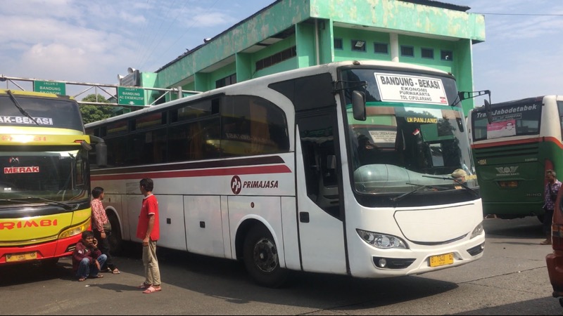 Bus Primajasa rute Bekasi-Bandung diberangkatkan dari Terminal Bekasi, Selasa (4/10/2022). Foto: BeritaTrans.com.