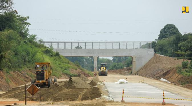 Jalan Tol Jakarta-Cikampek (Japek) II Selatan Seksi 3 Taman Mekar-Sadang bisa rampung Desember 2022.