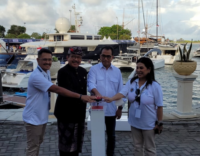 Menhub dan Gubernur Bali bersama Ketua DPP INSA dan Wakil Ketua Kadin