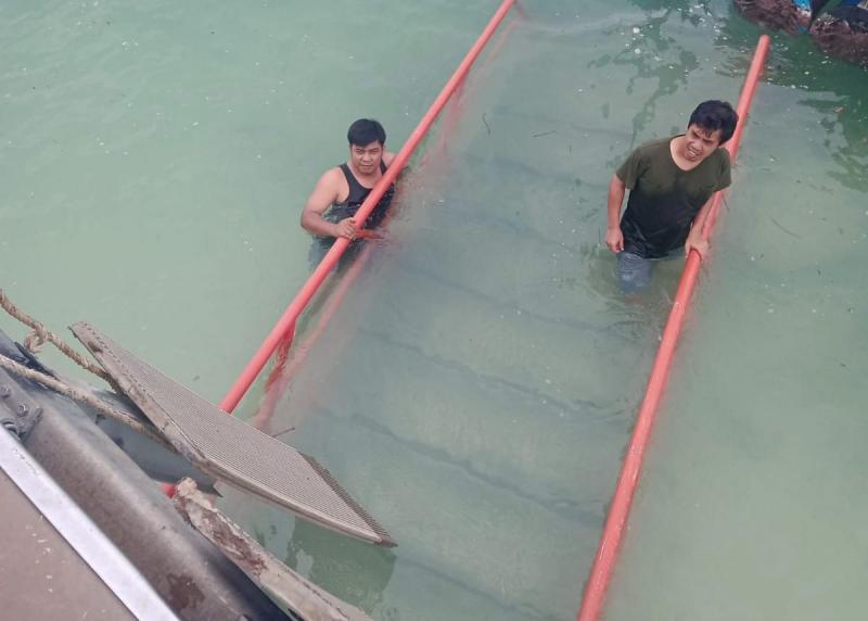 Kondisi kerusakan jembatan penghubung dermaga apung dan Dermaga Kaku di Pulau Angso Duo Pariaman.