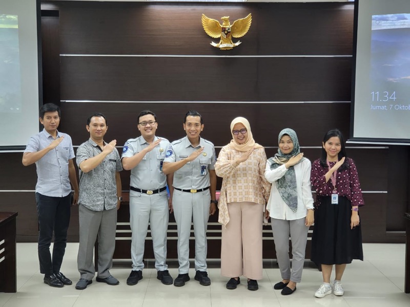 Dalam rangka memperkuat koordinasi pelayanan jaminan korban kecelakaan lalu lintas (Laka Lantas), PT Jasa Raharja Bekasi dan BPJS Kesehatan Kota Bekasi melakukan rapat koordinasi bersama di Kantor BPJS Kesehatan kota Bekasi, Jumat (7/10/2022). Foto: istimewa.