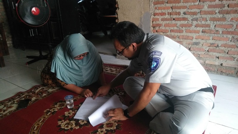 Jasa Raharja Perwakilan Bekasi melakukan koordinasi dengan Kepolisian dan melakukan survey keabsahan ahliwaris dari korban kecelakaan. Foto: istimewa.