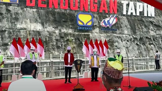 Presiden Jokowi meresmikan Bendungan Tapin di Desa Pipitak Jaya, Kabupaten Tapin, Kalsel.