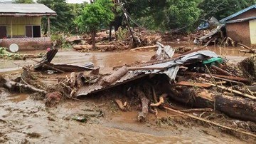 Foto ilustrasi banjir bandang. (AP/Ola Adonara)
