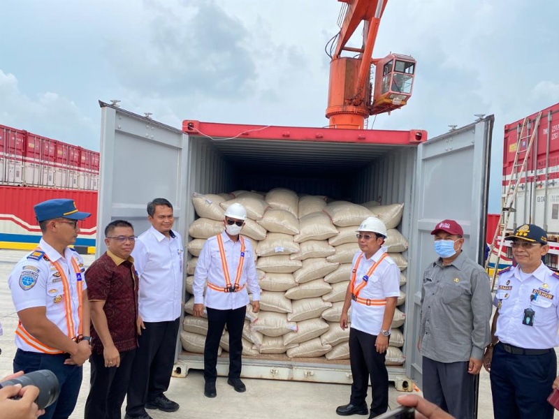 Pelepasan 200 ton beras dari Pelabuhan Patimban ke Aceh