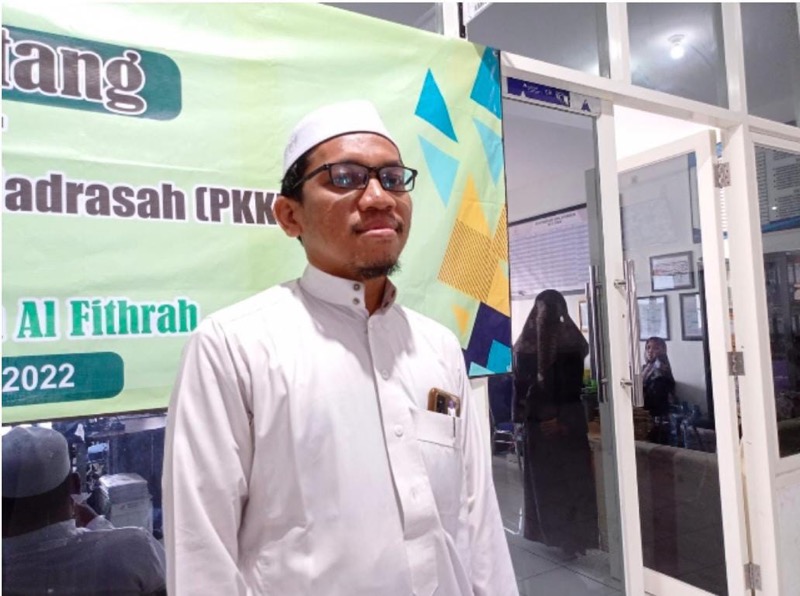 Kepala pondok pesantren Al – Fithrah Kyai Ahmad Kunawi. Foto: istimewa.