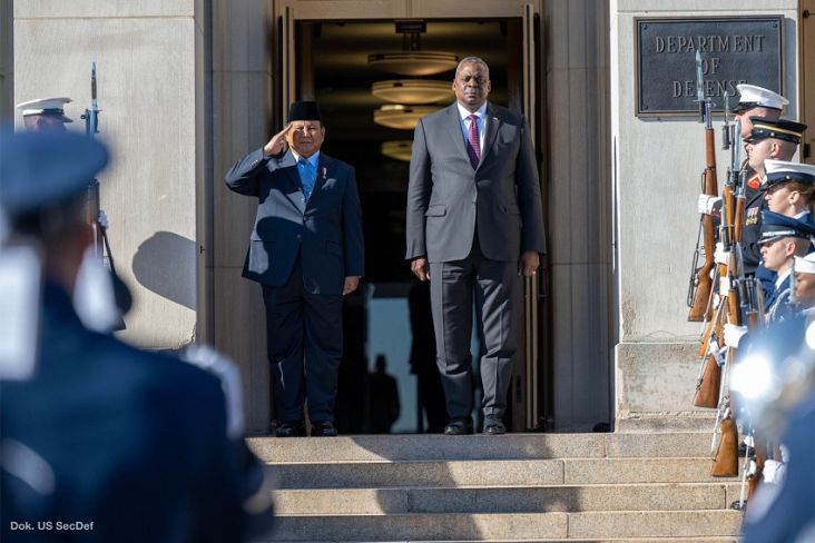 Kedatangan Menteri Pertahanan Prabowo Subianto di Gedung Pentagon, Washinton DC pada Kamis 20 Oktober 2022 waktu setempat disambut militer Amerika Serikat dengan jajar kehormatan. 