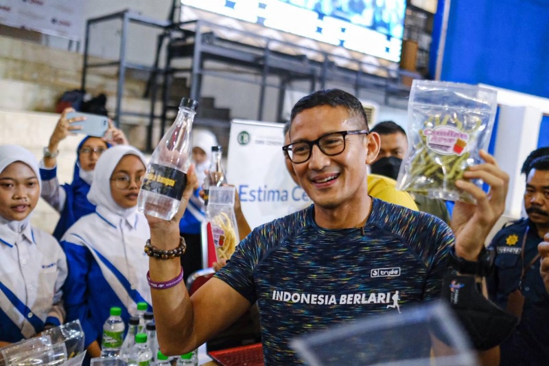 Menparekraf Sandiaga Uno di tengah generasi mudan di Malang