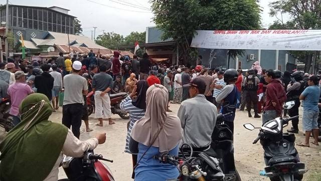  Aksi masyarakat lingkar Tambang Poboya, Kota Palu.