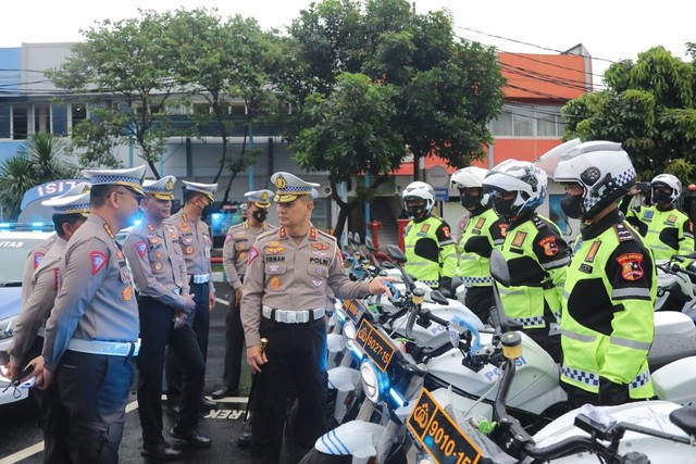 Kakorlantas Polri Irjen Pol Firman Shantyabudi cek kesiapan kendaraan listrik dalam mengamankan perhelatan Presidensi KTT G20 di Bali. 