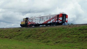 Kemenhub mulai menguji coba pengoperasian Kereta Api Makassar-Parepare Sabtu (29/10). Masyarakat Barru dan Pangkep bisa naik kereta ini gratis selama uji coba. (Dok. Istimewa)