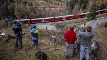 Kereta penumpang terpanjang di dunia di Swiss. (Foto: AFP via Getty Images/FABRICE COFFRINI)
