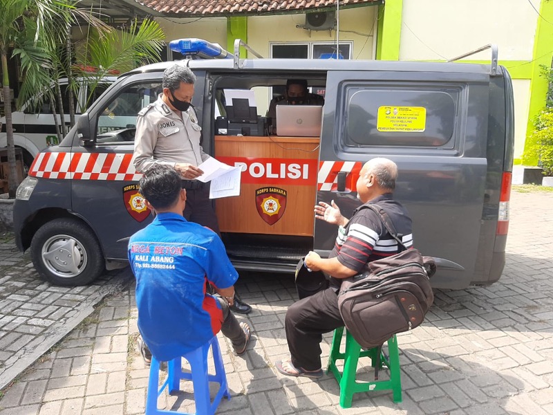 Polsek Bekasi Utara sediakan pelayanan Sentra Pelayanan Kepolisian Terpadu (SPKT) yang dinamakan Polisi Keliling Pembuatan Surat Keterangan Kehilangan. Foto: istimewa.