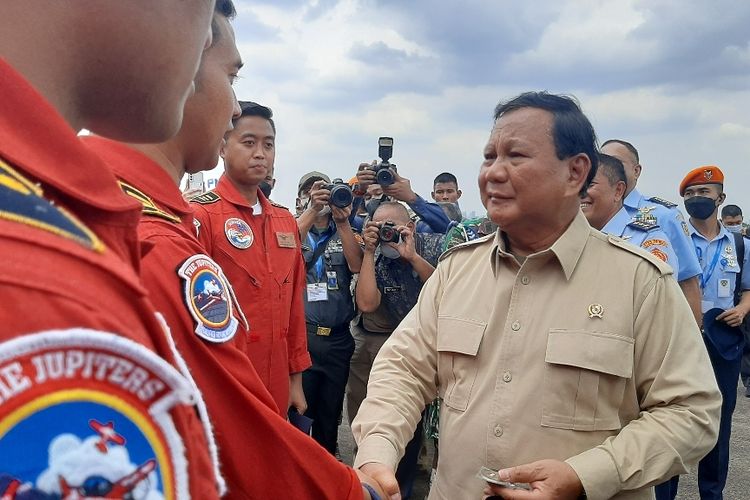 Menteri Pertahanan Prabowo Subianto saat menghadiri acara Indo Aerospace 2022 di Pangkalan Udara Halim Perdanakusuma, Jakarta, Jumat (4/11/2022). 