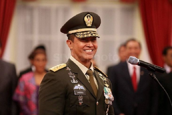 Panglima TNI Jenderal Andika Perkasa kembali mutasi 130 Pati TNI dari tiga matra. 