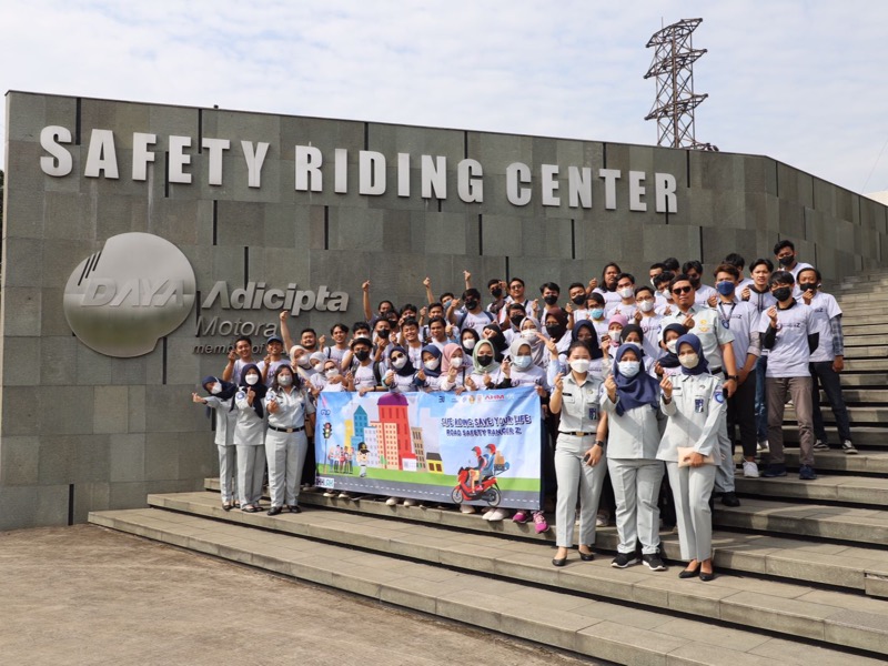 PT Jasa Raharja Jawa Barat bersama Astra Honda Motor menggelar kegiatan Safety Riding Peduli Keselamatan Lalu Lintas yang diberi nama “Road Safety Ranger Z” dengan tema 