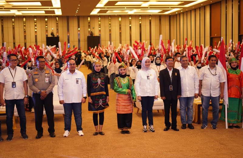 Pihak PT Jasa Raharja bersama PT Permodalan Nasional Madani (PNM) menggelar pelatihan Safety Riding sekaligus sertifikat rekor MURI dengan tajuk Safety Riding dengan peserta perempuan terbanyak. Foto: istimewa.