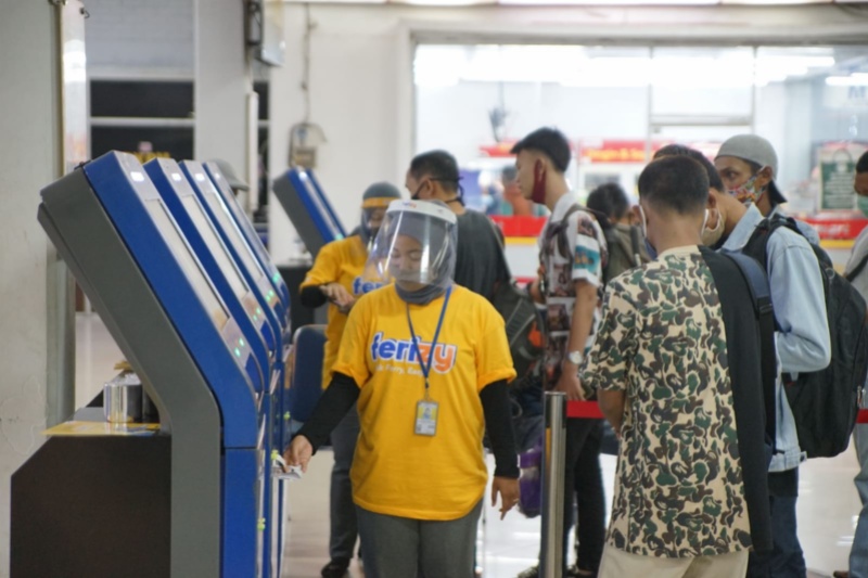 Penumpang kapal enyeberangan