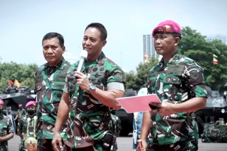Panglima TNI Jenderal TNI Andika Perkasa akan memasuki masa pensiun pada Desember 2022. Sementara Presiden Jokowi belum mengirimkan Surat Presiden (Surpres). 