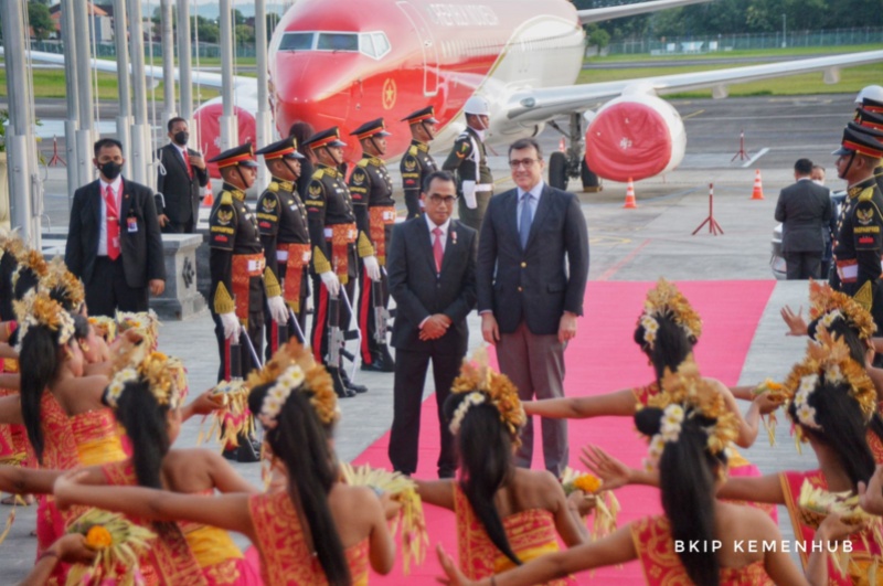 Menhub Budi Karya Sumadi di Bandara Ngurah Rai 