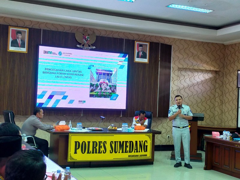 Jasa Raharja Jawa Barat melaksanakan Kegiatan rapat koordinasi (Rakor) di Polres Sumedang, terkait daerah rawan laka dan rawan bencana alam yang berdampak di Wilayah Sumedang. Foto: istimewa.