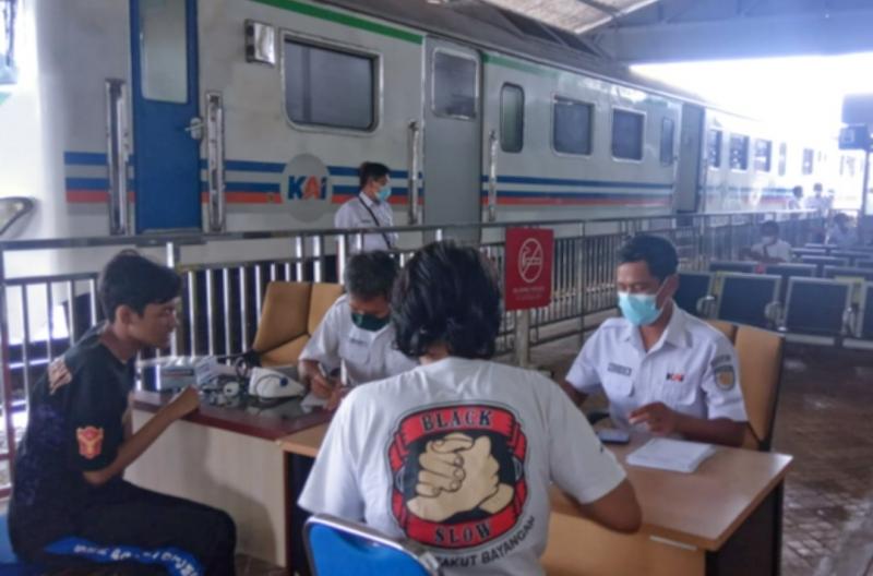 KAI mengoperasikan Rail Clinic di Stasiun Cianjur mulai Rabu (13/11). KAI menyediakan layanan pemeriksaan kesehatan gratis bagi masyarakat yang berada di wilayah Cianjur. 