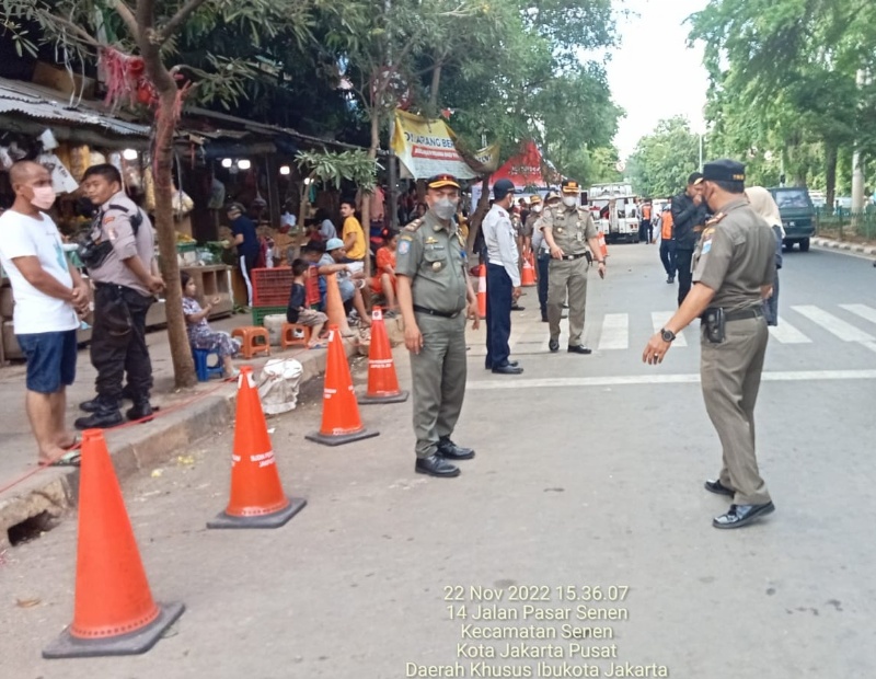 Satpol PP di kawasan Pasar Senen