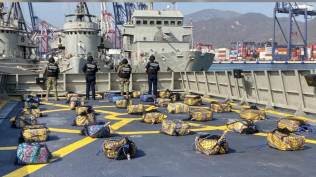 Angkatan Laut Meksiko pada Selasa (22/11/2022) mengatakan patroli mereka menemukan sekitar 10 ton metamfetamin di atas kapal udang di lepas pantai Pasifik barat negara itu. (Sumber: BNR Mexico/Twitter)