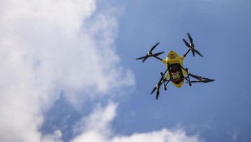 Polisi akan menggunakan drone untuk melakukan pencarian korban gempa Cianjur. (Foto: REUTERS/JOHANNA GERON)